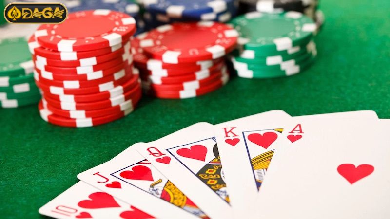 Poker là trò chơi gồm 4 vòng cược 